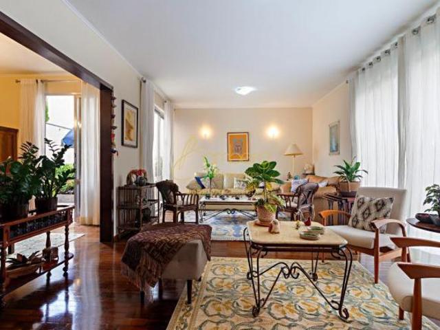Casa de vila, 3 dormitórios, sendo 2 suítes,3 vagas, ótimo quintal,segurança e tranquilidade