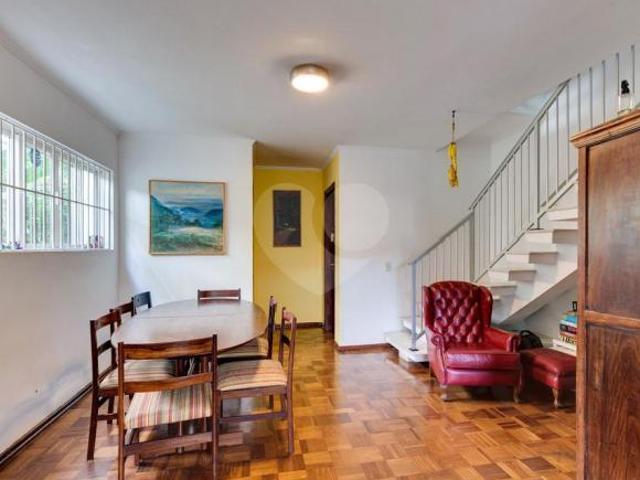 Casa de vila, à venda, no Alto da Boa Vista, 175m², 3 quartos, 1 suíte, quintal, Imperdível