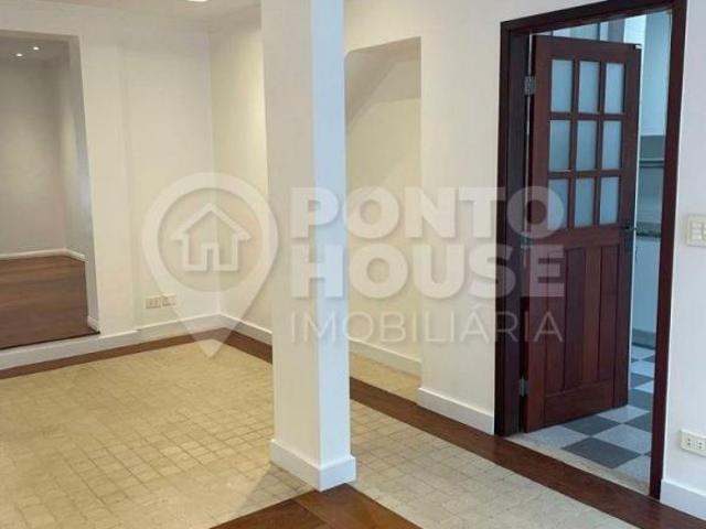 Casa de vila à venda no Planalto Paulista, 3 suítes, 4 vagas, bem localizada