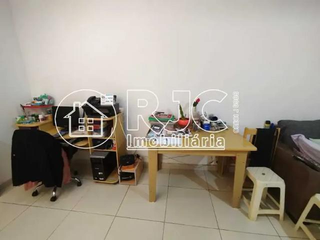 Casa de vila duplex, 04 quartos e 1 vaga de garagem