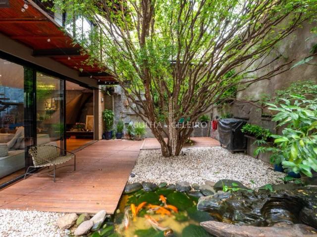 Casa de vila maravilhosa com atmosfera única no Jardim América. – VL0004