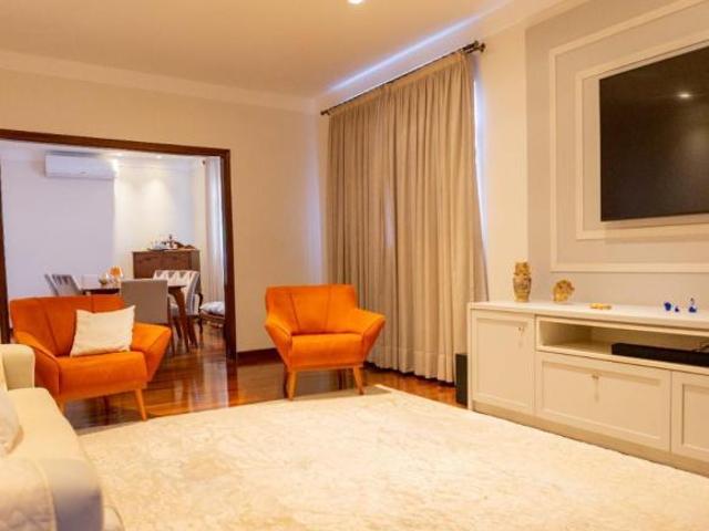 Casa de vila para venda com 3 quartos, sendo 1 suíte, 220m²