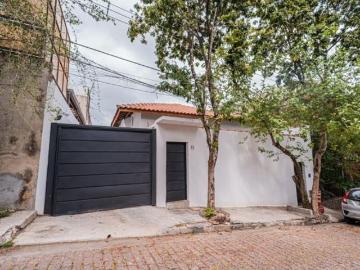 Casa de vila para venda com 3 quartos, sendo 2 suítes, 360m²