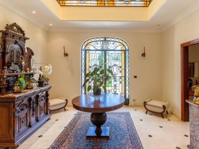 Casa de vila para venda com 4 quartos, sendo 4 suítes, 869m²