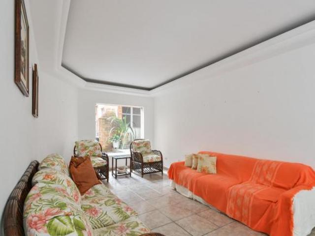Casa de vila para venda em Cambuci com 3 quartos, sendo 3 suítes, 200m²