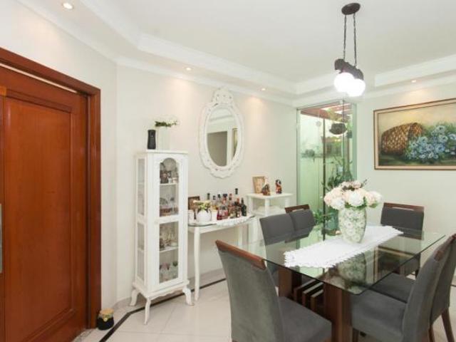 Casa de vila para venda em Itaberaba com 4 quartos, sendo 4 suítes, 196m²