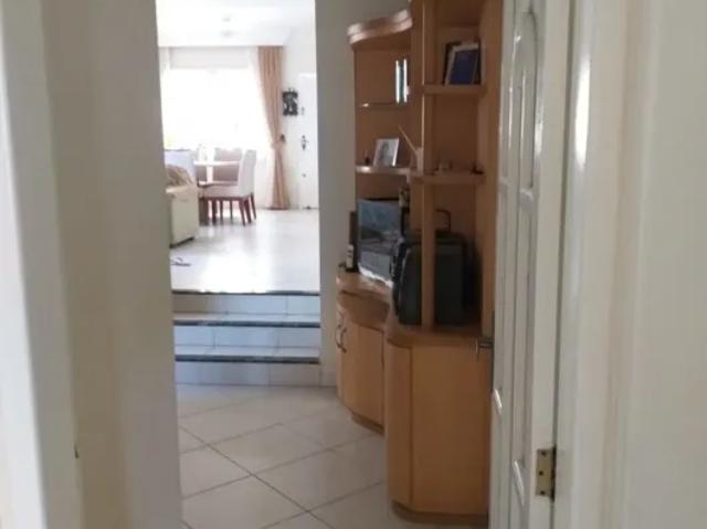 Casa de 04 Dormitórios, Suíte, Área com Churrasque