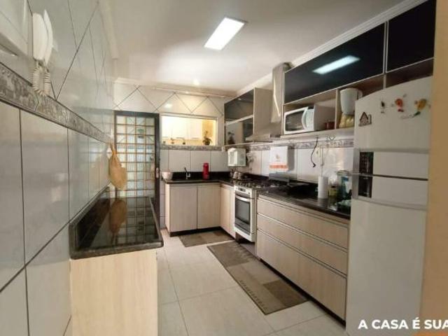 Casa de 06 quartos, com área de gourmet e 02 vagas de garagem no bairro Monte Castelo em Contagem