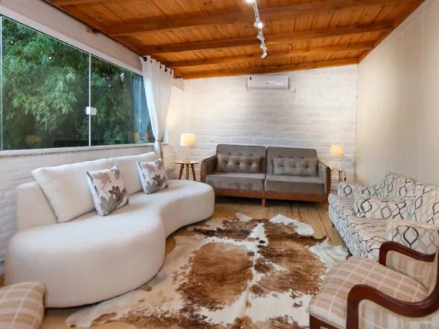 Casa de 01 dormitório, com 40 m² no bairro Nossa Senhora das Graças