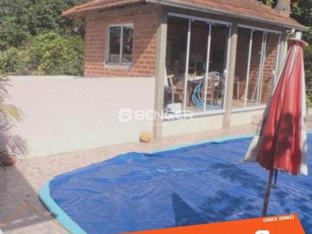CASA DE 02 ANDARES COM PISCINA E QUIOSQUE