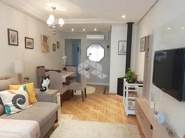 Casa de 02 dormitórios e 02 vagas com 102m² no bairro Santa Maria Goretti