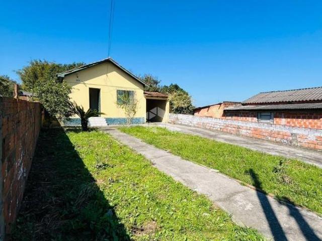 Casa de 02 quartos e vaga de garagem, à venda, no bairro Urlândia em Santa Maria