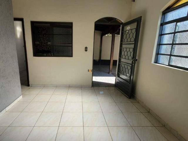 Casa de 02 Quartos, para aluguel em Centro de Ibirité