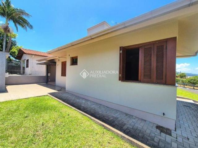 Casa de 03 dormitórios no bairro Petrópolis em Novo Hamburgo
