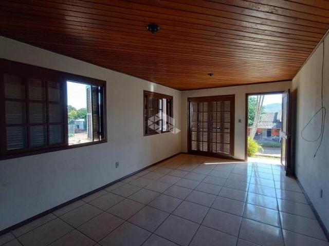 Casa de 03 dormitórios no Bairro São João!