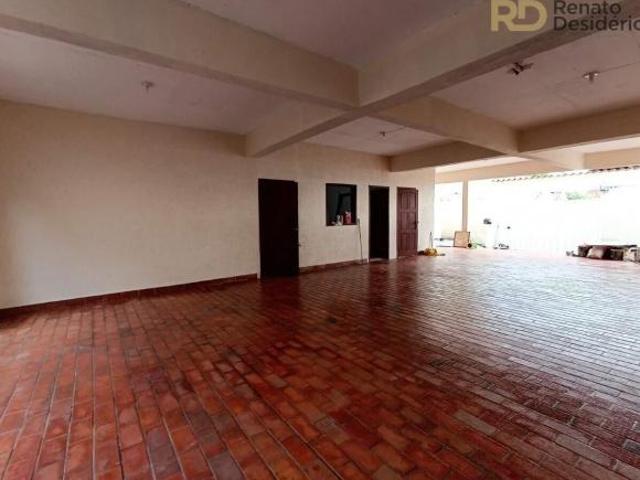 Casa de 03 pavimentos no Bairro Paraíso com uma linda vista da cidade e barracão