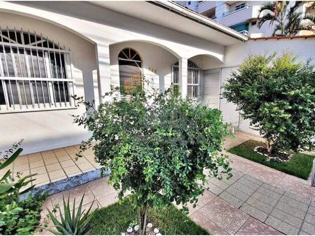 Casa de 03 Quartos com Suíte em excelente localização Barreiros São José SC