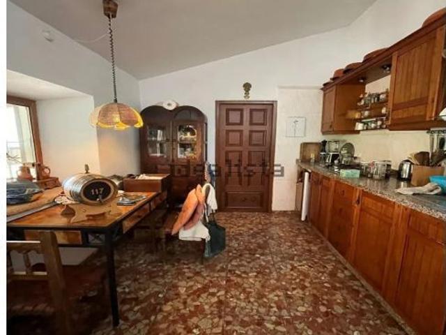 Casa de 140 m2 en parcela de 1.016 m2, 3 dormitorios y 1 baño en finca rústica