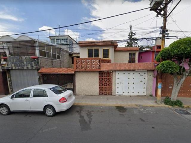 Casa de 140 m² con 4 recámaras en venta en Bosques de Aragón
