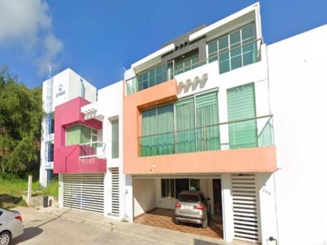 Casa de 141 m² con 4 recámaras en venta en Las Nubes