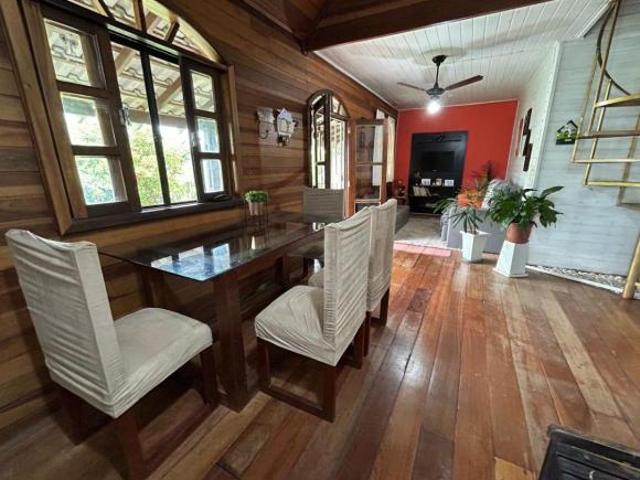 Casa de 142 m² com 4 quartos e 1 suíte à venda no Jardim Botânico