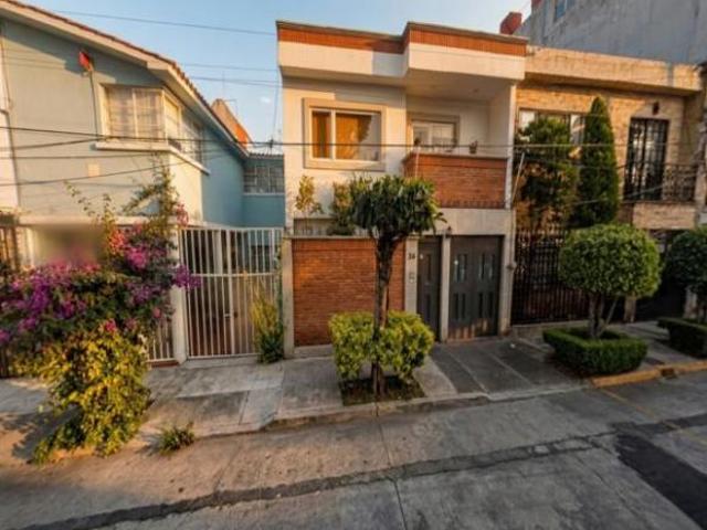 Casa de 145 m² con 3 recámaras en venta en Letrán Valle