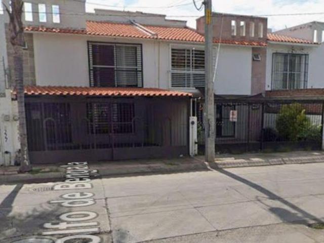Casa de 150 m² con 4 recámaras en venta en San Isidro GTO