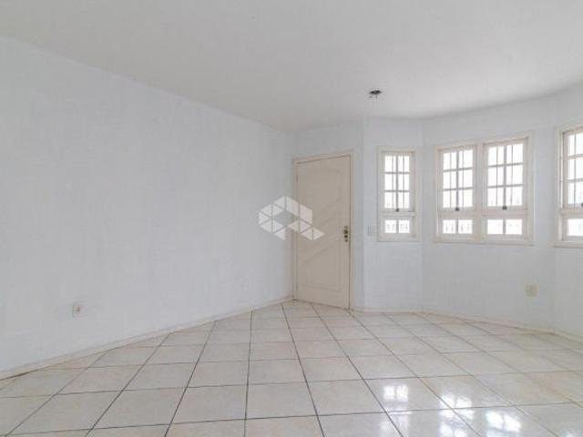 Casa de 150m² com 03 a venda no jardim itú