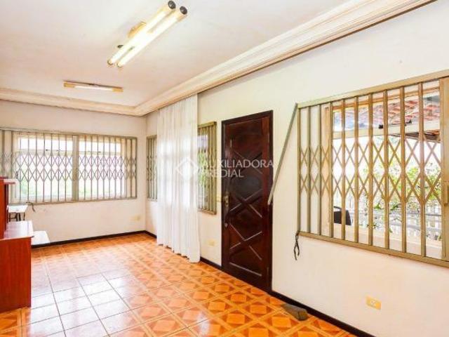 Casa de 158 m² com terreno de 480 m² ZR3 à venda no Novo Mundo Curitiba
