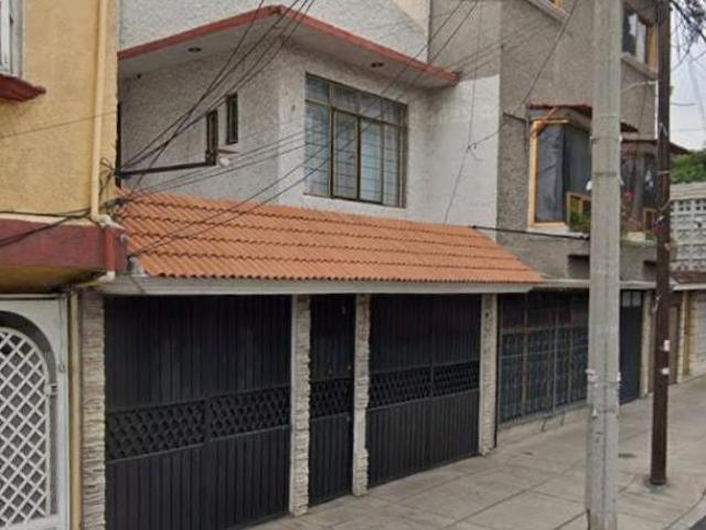 Casa de 162 m² con 4 recámaras en venta en Gustavo A. Madero