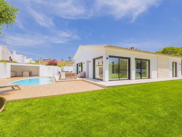Casa de 168 m2 en venta Estepona, España
