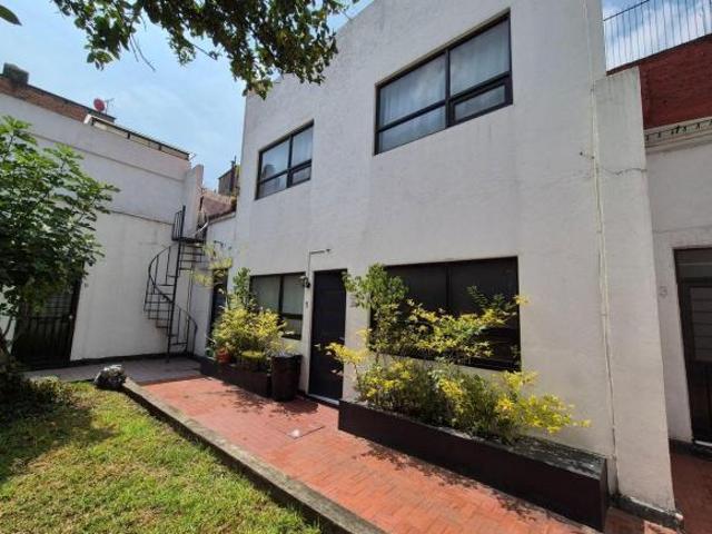 Casa de 169 m² con 4 recámaras y terraza en venta en Roma Norte