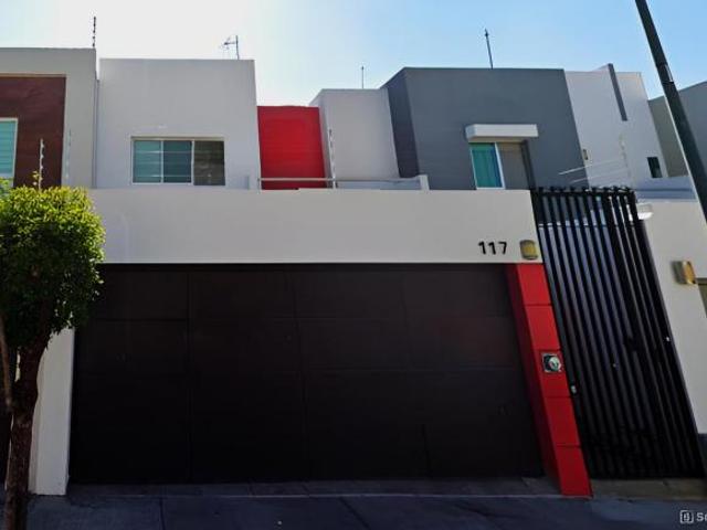 Casa de 176 m² con 4 recámaras en venta en Colima