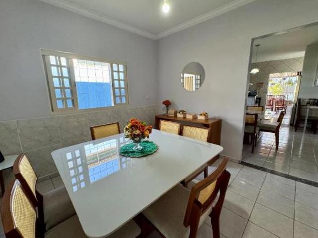 Casa de 179 m² com 4 quartos à venda em Vila Pedroso