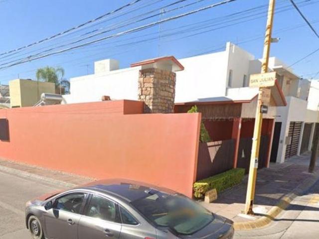 Casa de 183 m² con 4 recámaras en venta en Bosques del Prado Oriente
