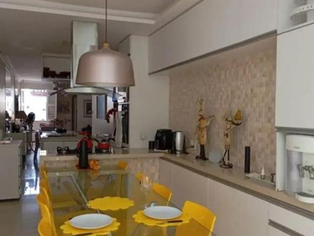 Casa de 180 m² com 3 quartos à venda em Vila Urupês Ótima oportunidade
