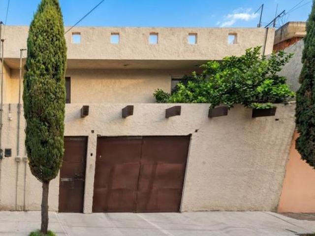 Casa de 180 m² con 3 recámaras en venta en Nezahualcóyotl