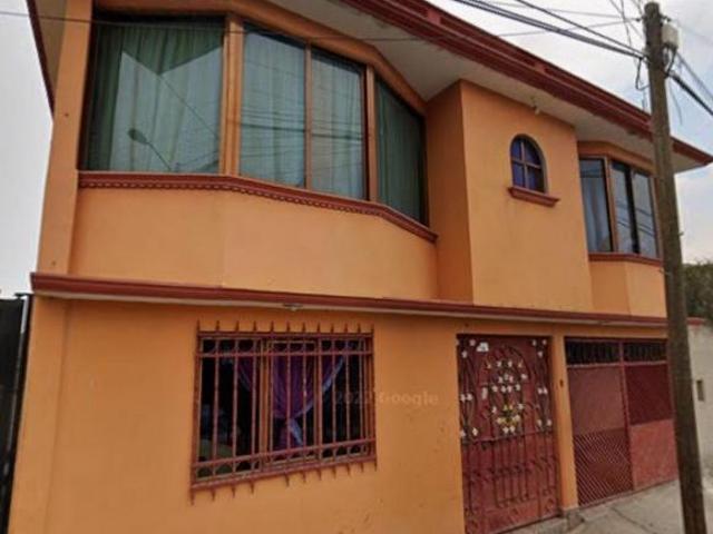 Casa de 180 m² con 3 recámaras en venta en Santa María Nativitas