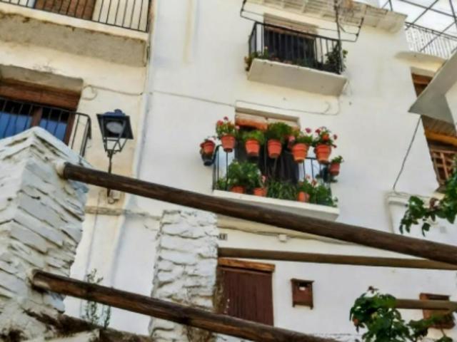 Casa de 180 m2 en el casco histórico de Capileira: encanto auténtico, vigas de castaño y una paz absoluta