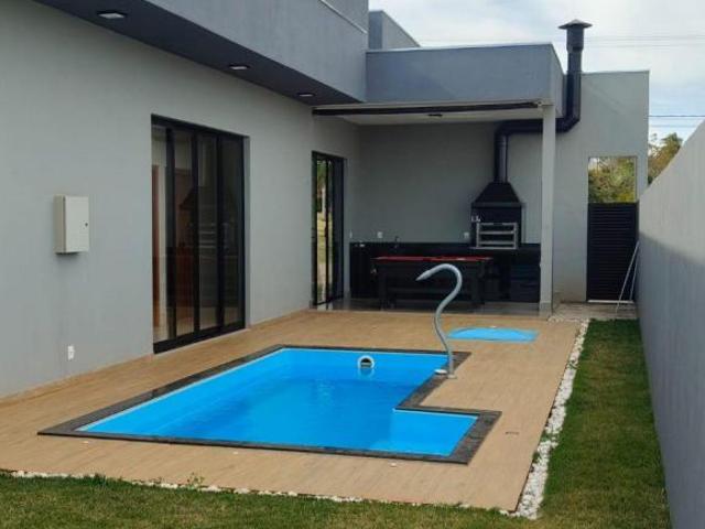 Casa de 180m², com 3 dorm, sendo 1 suíte, à venda, no cond Riviera de Santa Cristina II, em Itaí SP