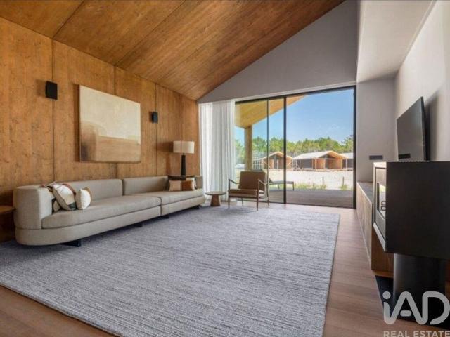 Casa de 182 m² à venda Vale de Janelas, Leiria