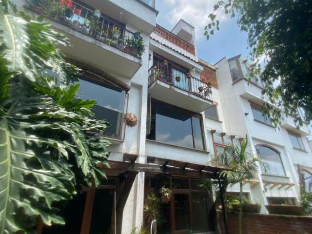 Casa de 186 m² con 4 recámaras en venta en Fuentes de Tepepan
