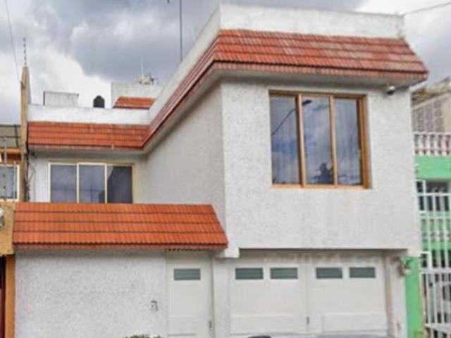 Casa de 192 m² con 4 recámaras en venta en Gustavo A. Madero