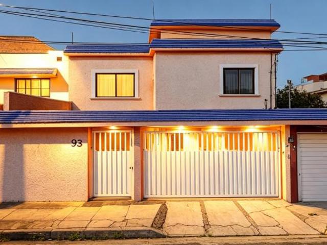 Casa de 199 m² con 4 recámaras en venta en Jardines del Sur