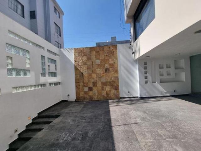 Casa de 199 m² con 3 recámaras en venta en Olivar de los Padres frente Walmart Express