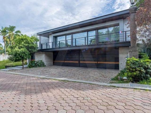 Casa de 1000 m² con 4 recámaras en venta en Cumbres del Campestre