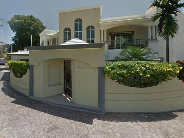 Casa de 100 m² con 5 recámaras en venta en Supermanzana 11
