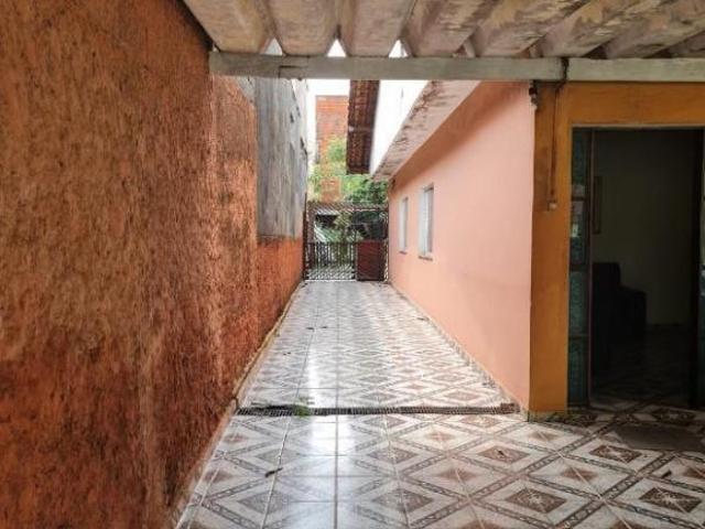 Terreno de 10 x 40 plano, com boa casa térrea. ESTUDA PERMUTA COM CONSTRUTORES