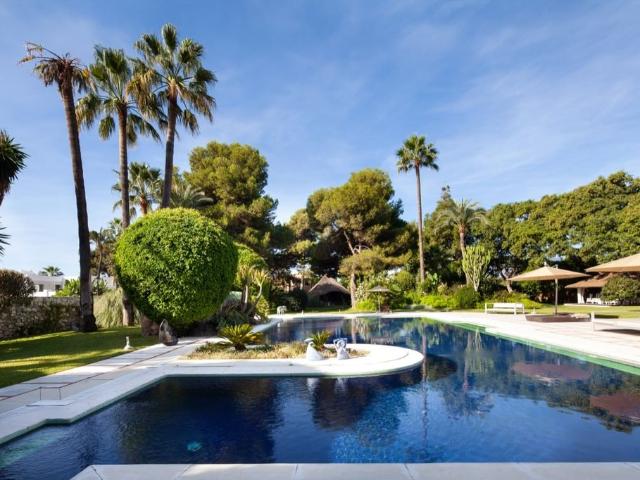Casa de 1069 m2 en venta Estepona, Andalucía