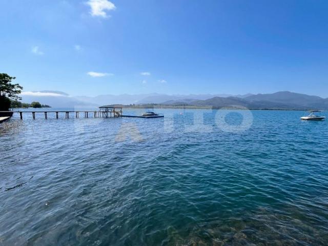 CASA EN LAGO COLBUN SECTOR EL COLORADO DE 110 M2
